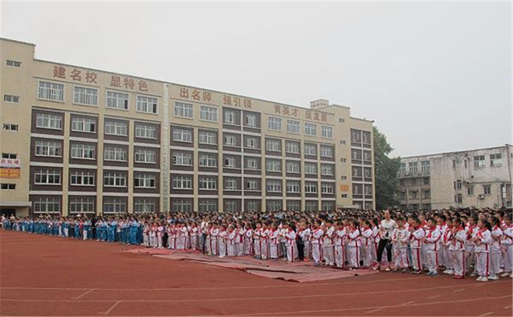 威遠(yuǎn)競力學(xué)校學(xué)費(fèi)多少錢一年？