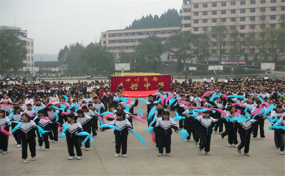 建興中學(xué)學(xué)校環(huán)境怎么樣？