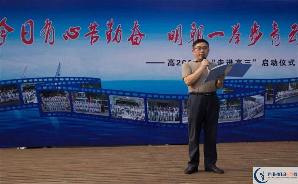 成都市田家炳中學(xué)的學(xué)費(fèi)收費(fèi)標(biāo)準(zhǔn)是多少？