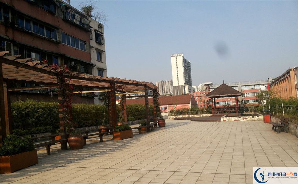 通錦中學(xué)住宿的費用是多少？